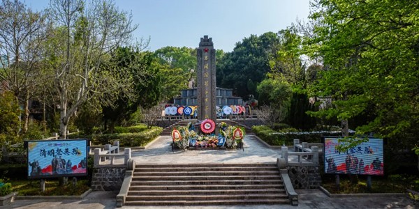 傳承紅色基因，弘揚(yáng)愛國精神！寧紅電氣開展清明祭掃活動(dòng)！